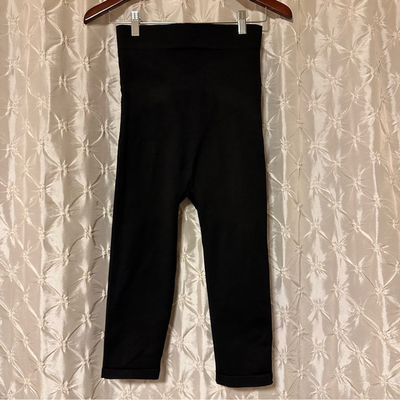 BLANQI Black Maternity Belly Support Crop Leggings - Picture 4 of 8